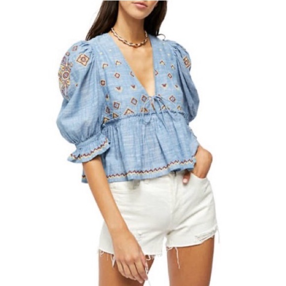 NWT!✨$128 Free People Tallulah Embroidered Blouse in Blue Chambray Size Medium! - Picture 4 of 12